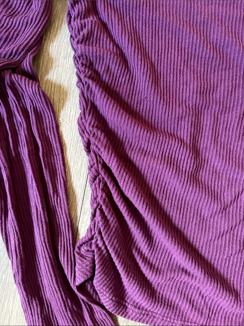 ALO Yoga gather Ribbed Long-Sleeve Top in Plum M - Picture 3 of 3
